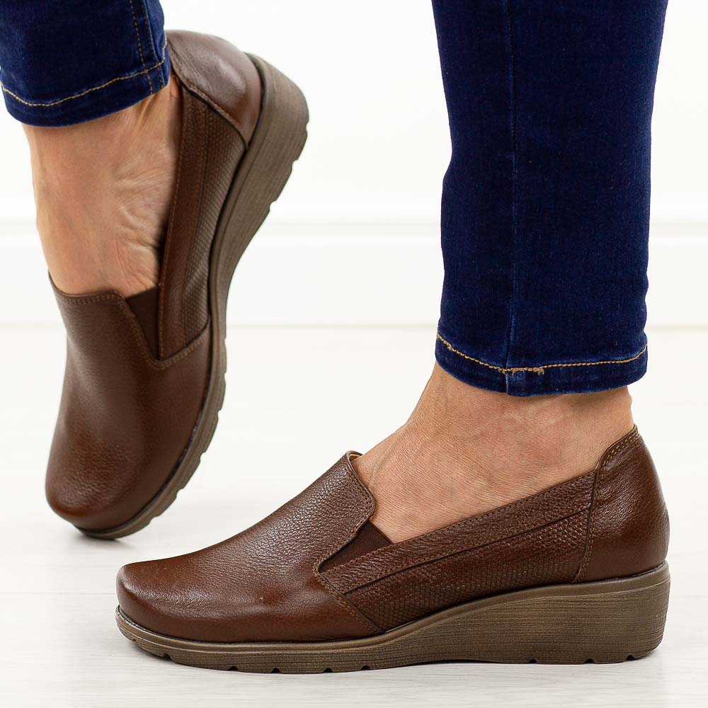 Brązowe skórzane Polskie półbuty damskie na koturnie Deoni D540a