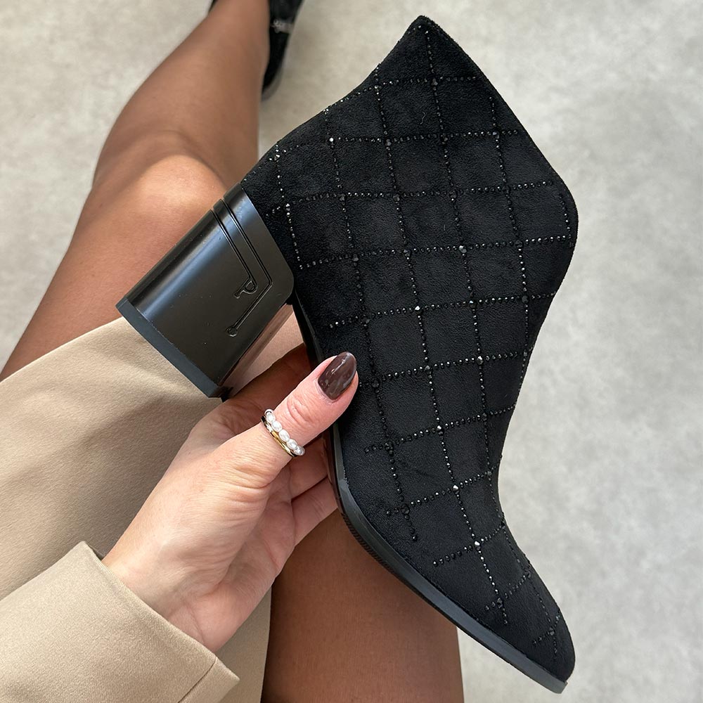 Czarne zamszowe botki damskie na słupku DiA 52-133