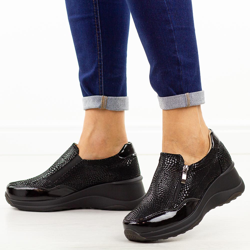 Czarne skórzane półbuty damskie na koturnie Filippo Dp6473/25