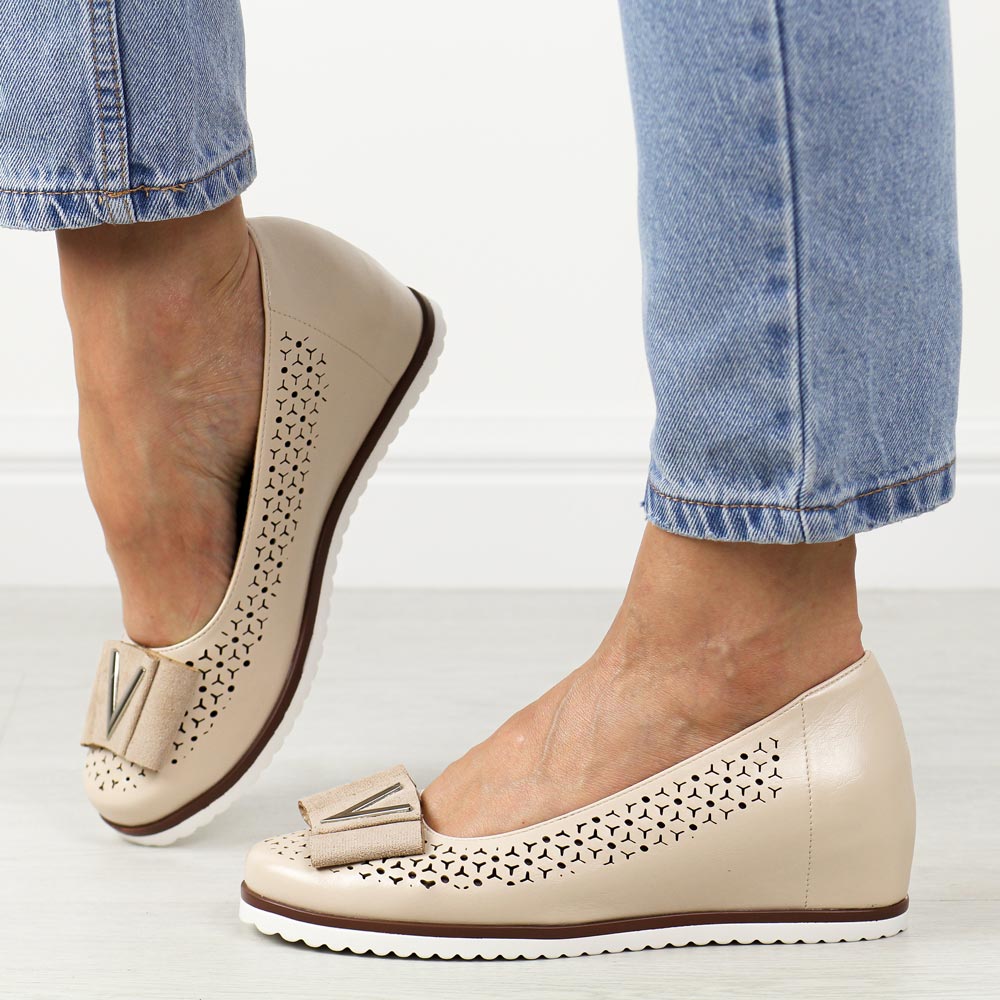 Beżowe ażurowe czółenka damskie na koturnie M.Daszyński Sa199-6