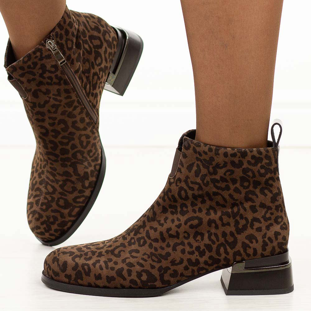 Brązowe cętkowane skórzane botki damskie na obcasie DiA 52-852