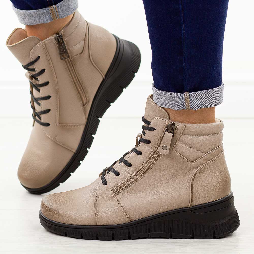 Beżowe skórzane botki damskie na koturnie Vinceza 39963