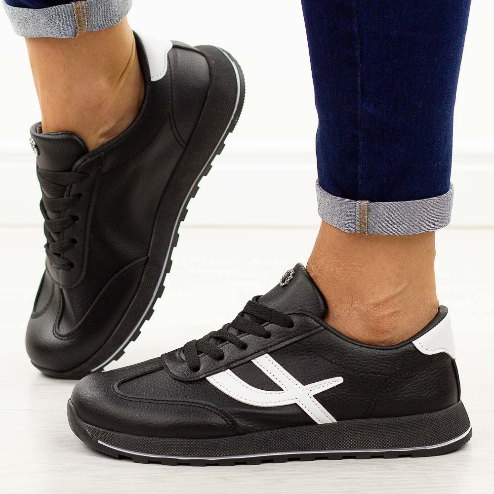 Czarne półbuty damskie Potocki 16352