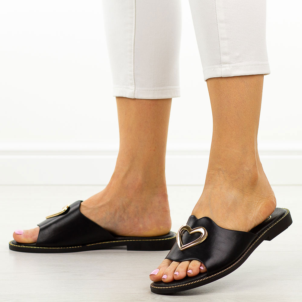 Czarne płaskie klapki damskie Filippo Dk6909/25