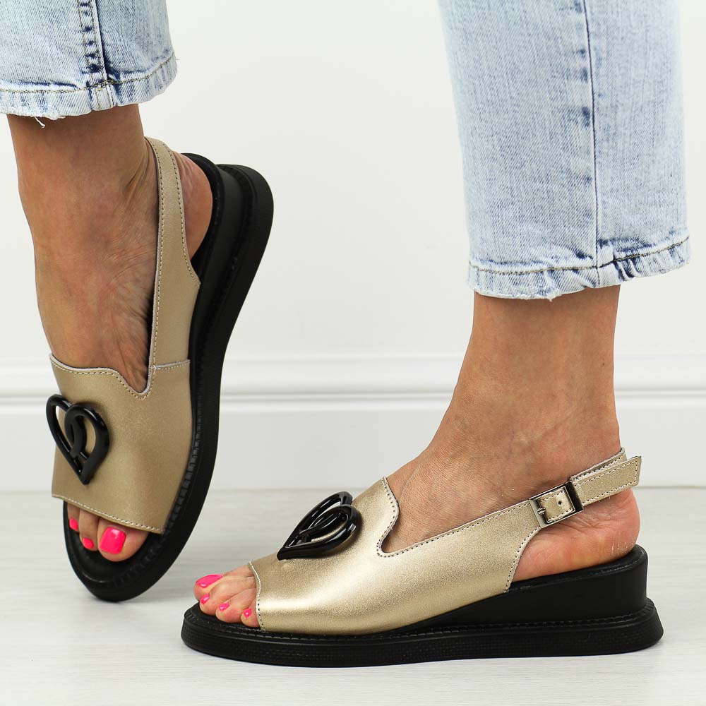 Złote skórzane sandały damskie na koturnie Filippo Ds6069/25