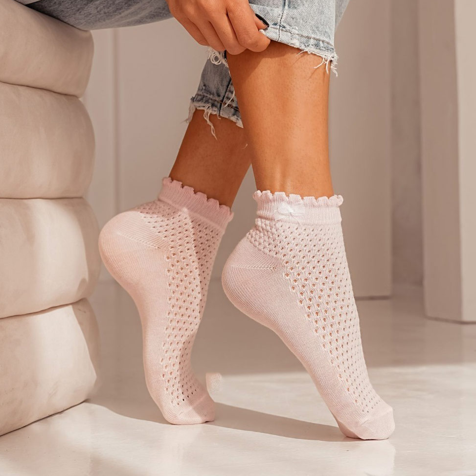 Różowe skarpetki damskie ażurowe z kokardką 974