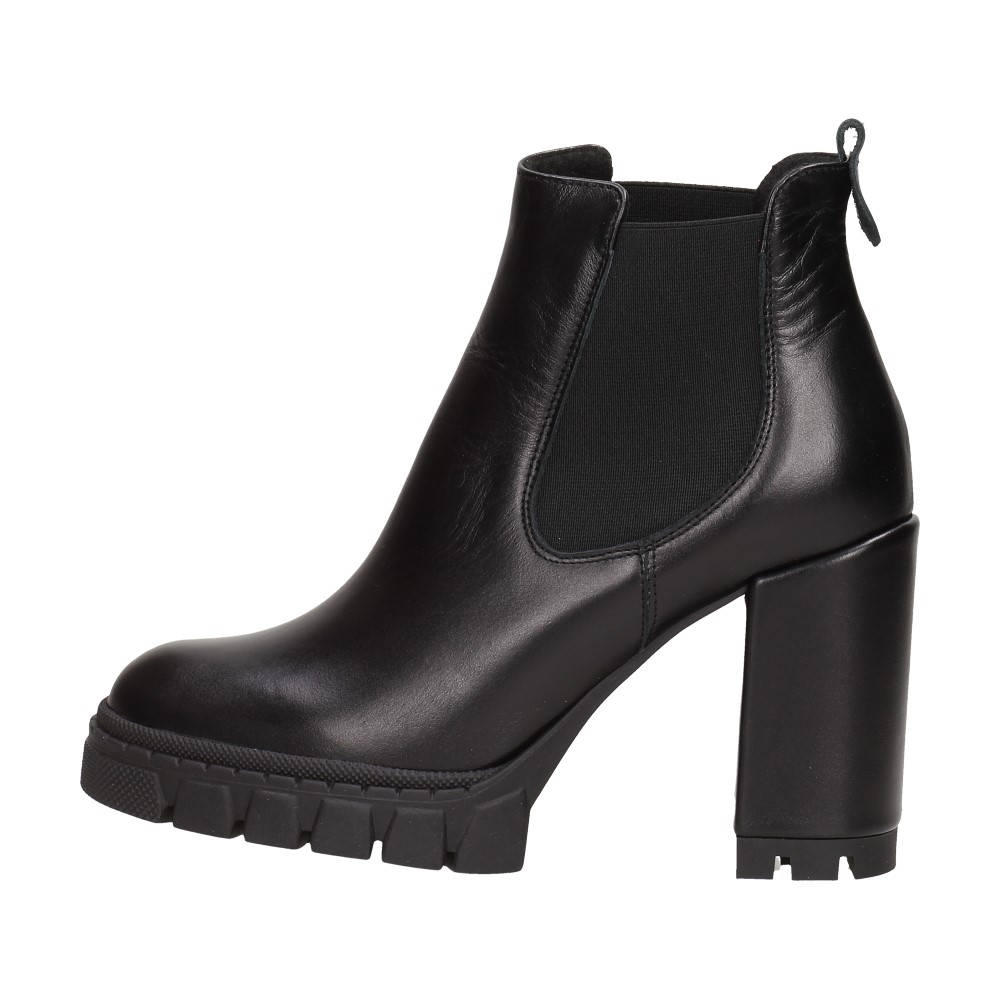 Czarne zimowe Polskie botki damskie na słupku Suzana 2247 Skóra Lico