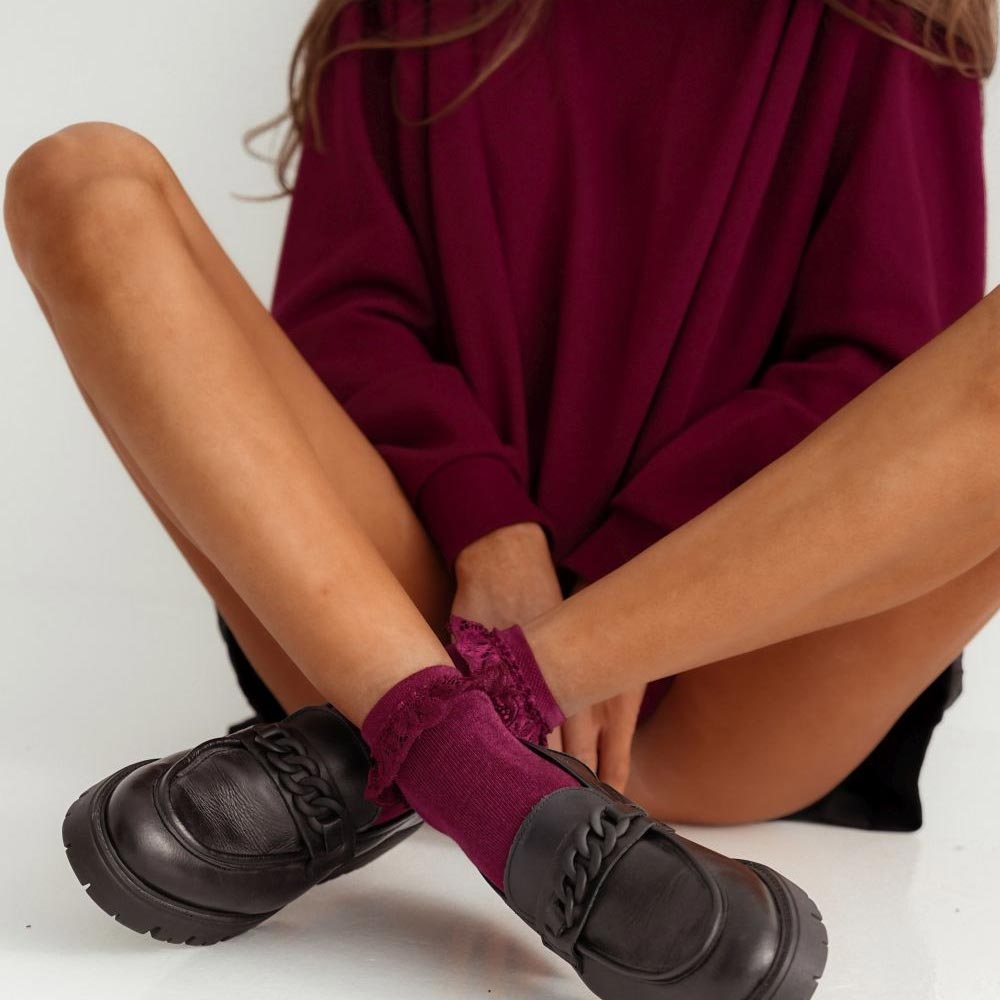 Bordowe skarpetki damskie z koronką 744