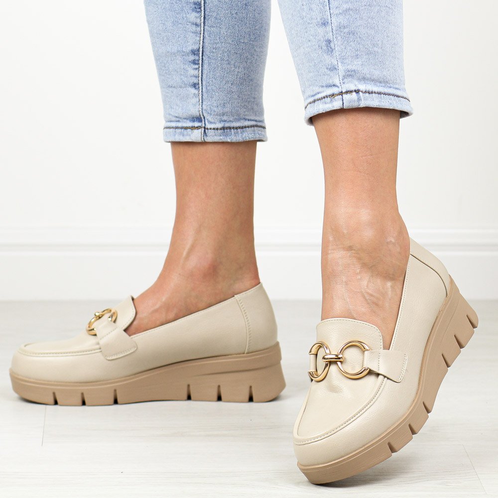 Beżowe mokasyny damskie na koturnie Potocki 12374