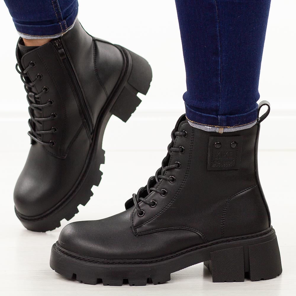 Czarne skórzane botki damskie na traperze Cambell 71304