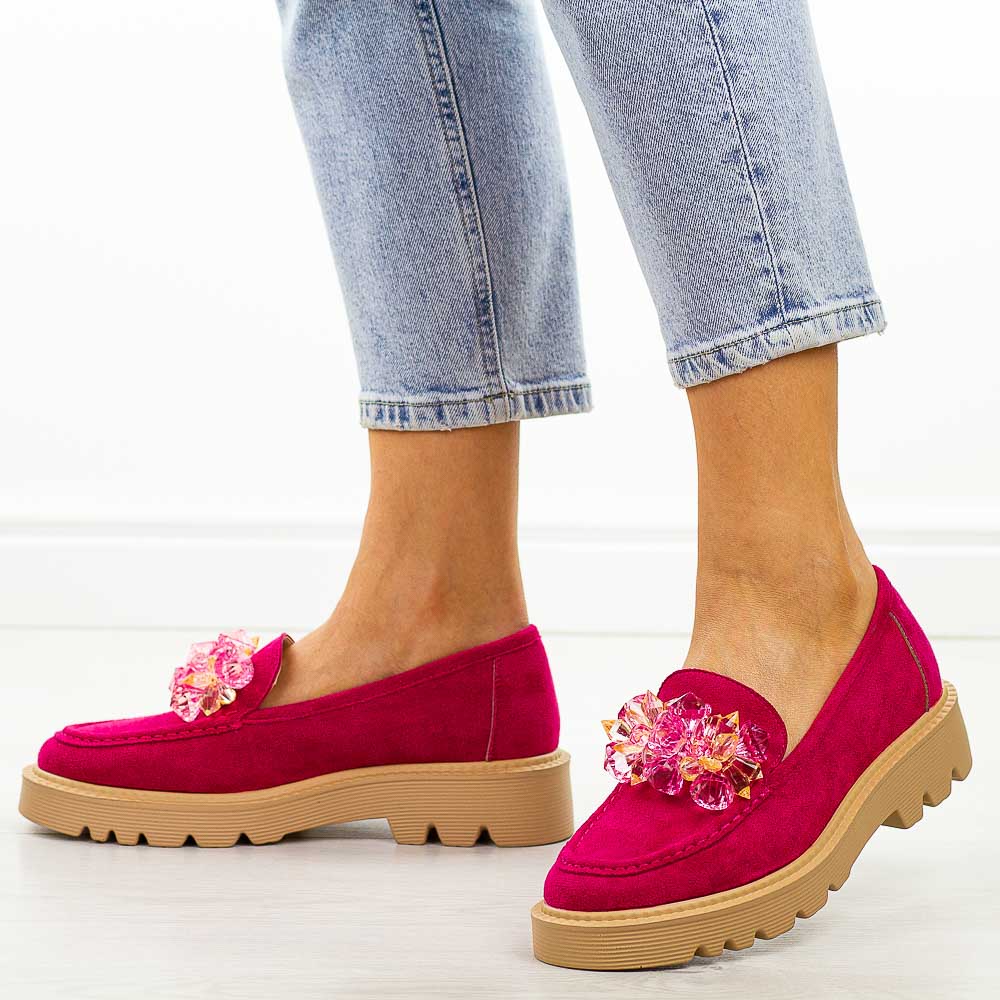 Fuksjowe zamszowe mokasyny damskie na platformie z kryształami Vinceza 10863