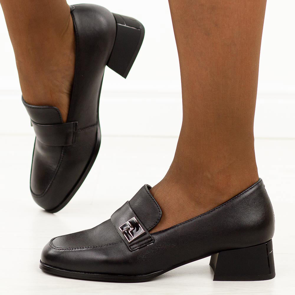 Czarne skórzane półbuty damskie T.Sokolski J25-191