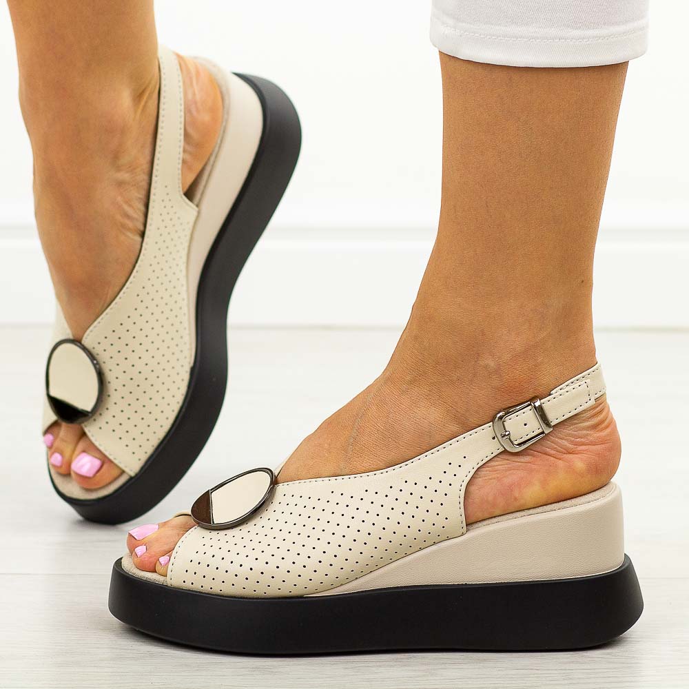 Beżowe skórzane sandały damskie na koturnie Filippo Ds6074/25