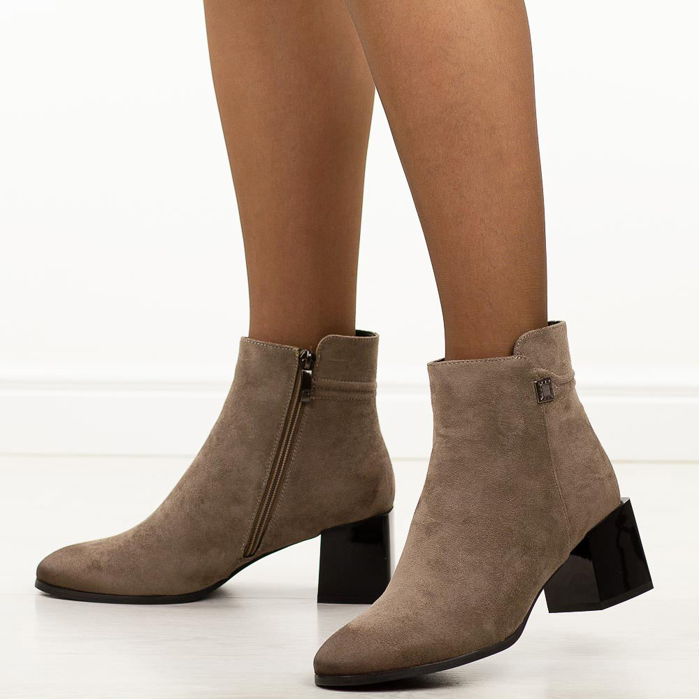 Khaki zamszowe botki damskie na obcasie Potocki 12743