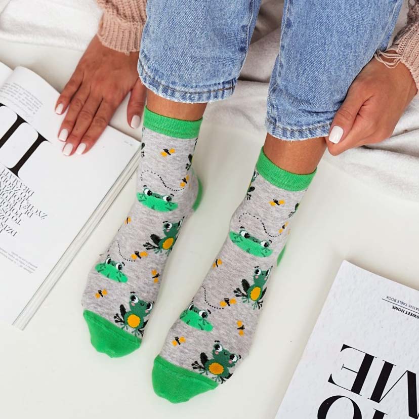 Szare skarpetki damskie żabki (model 832)