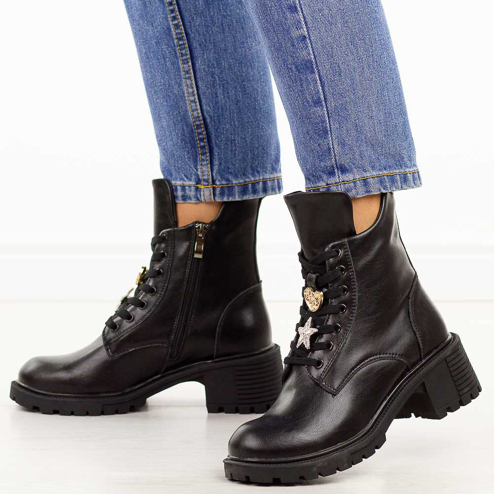 Czarne skórzane botki damskie na traperze Filippo Dbt7132/25