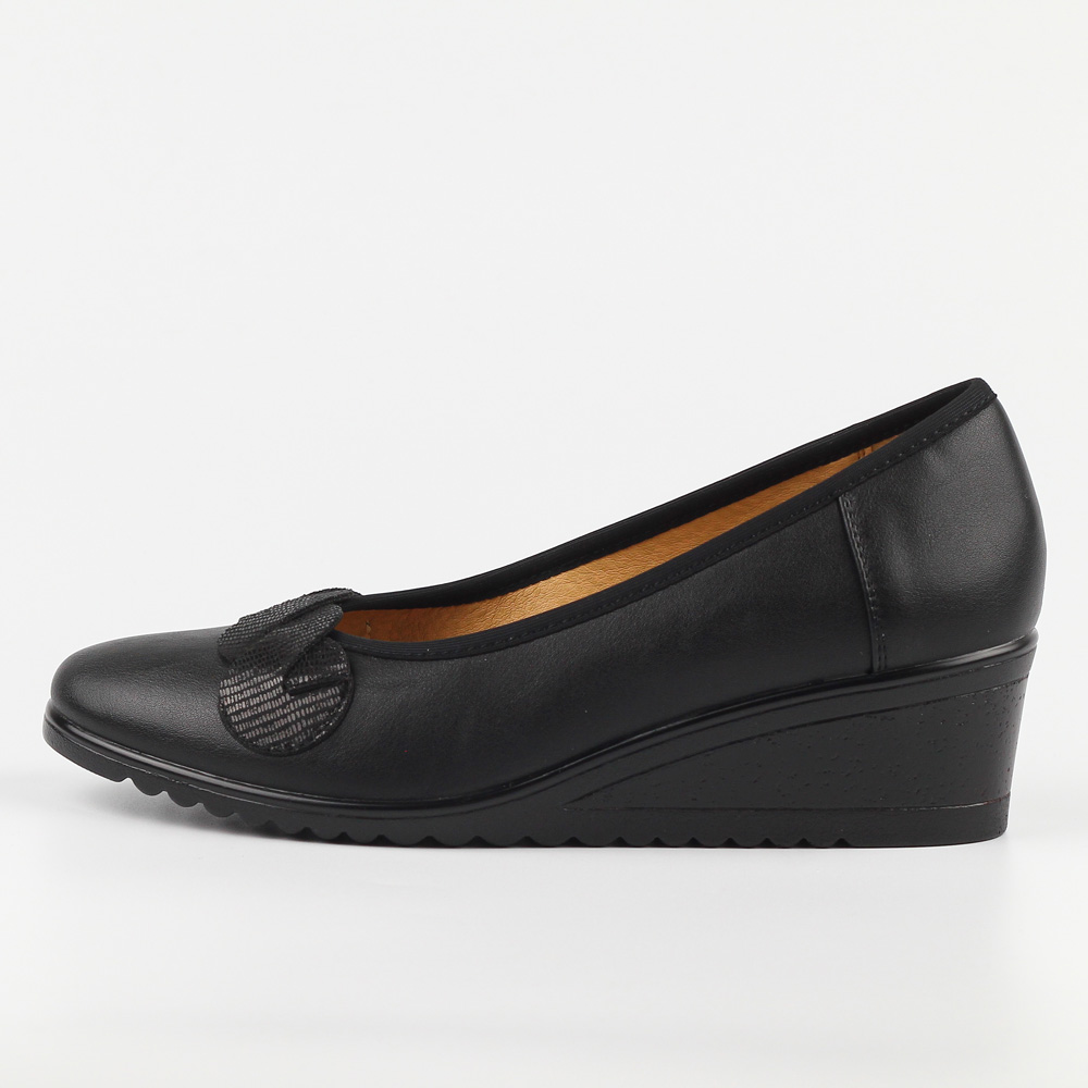 Czarne czółenka damskie na koturnie Potocki 12095