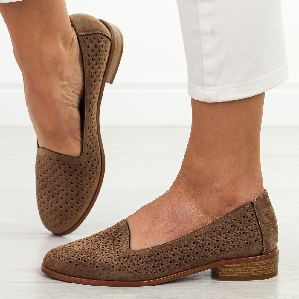 Brązowe zamszowe ażurowe półbuty damskie Potocki 12613