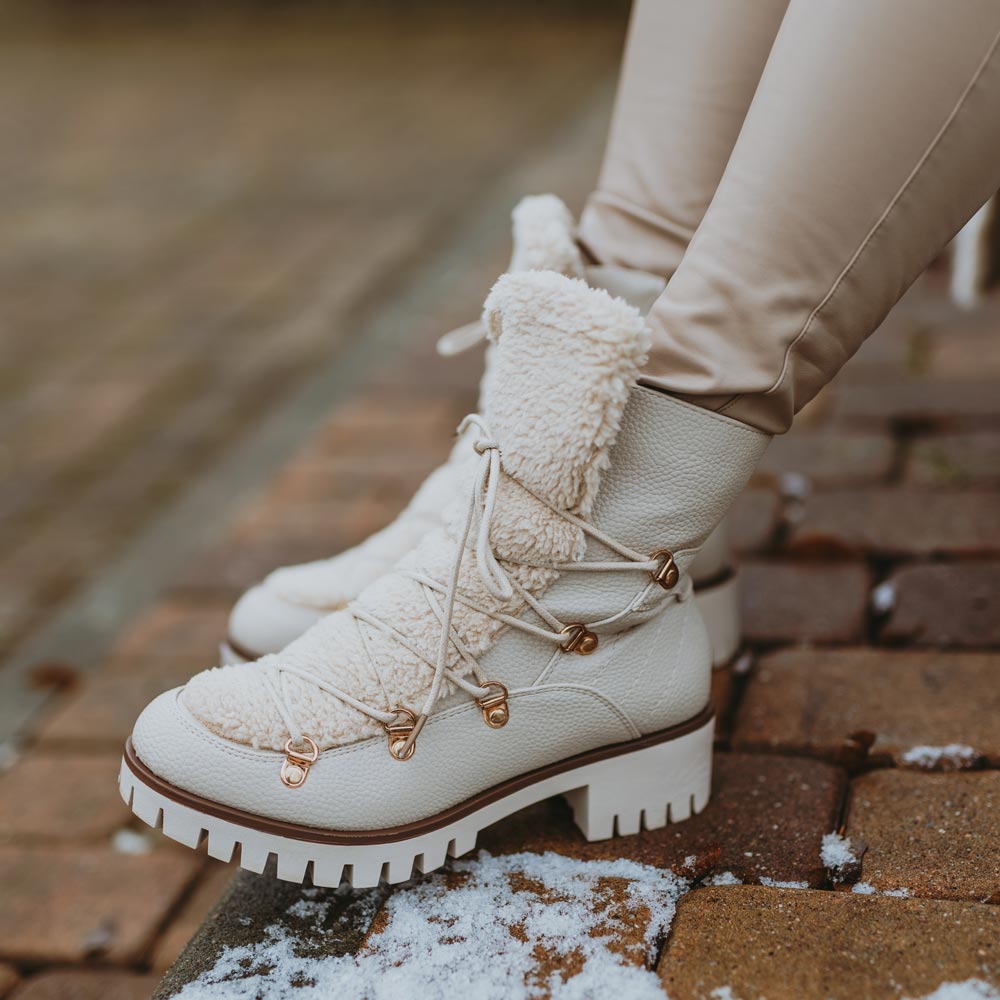 Beżowe botki damskie na traperze Jezzi 1813-40