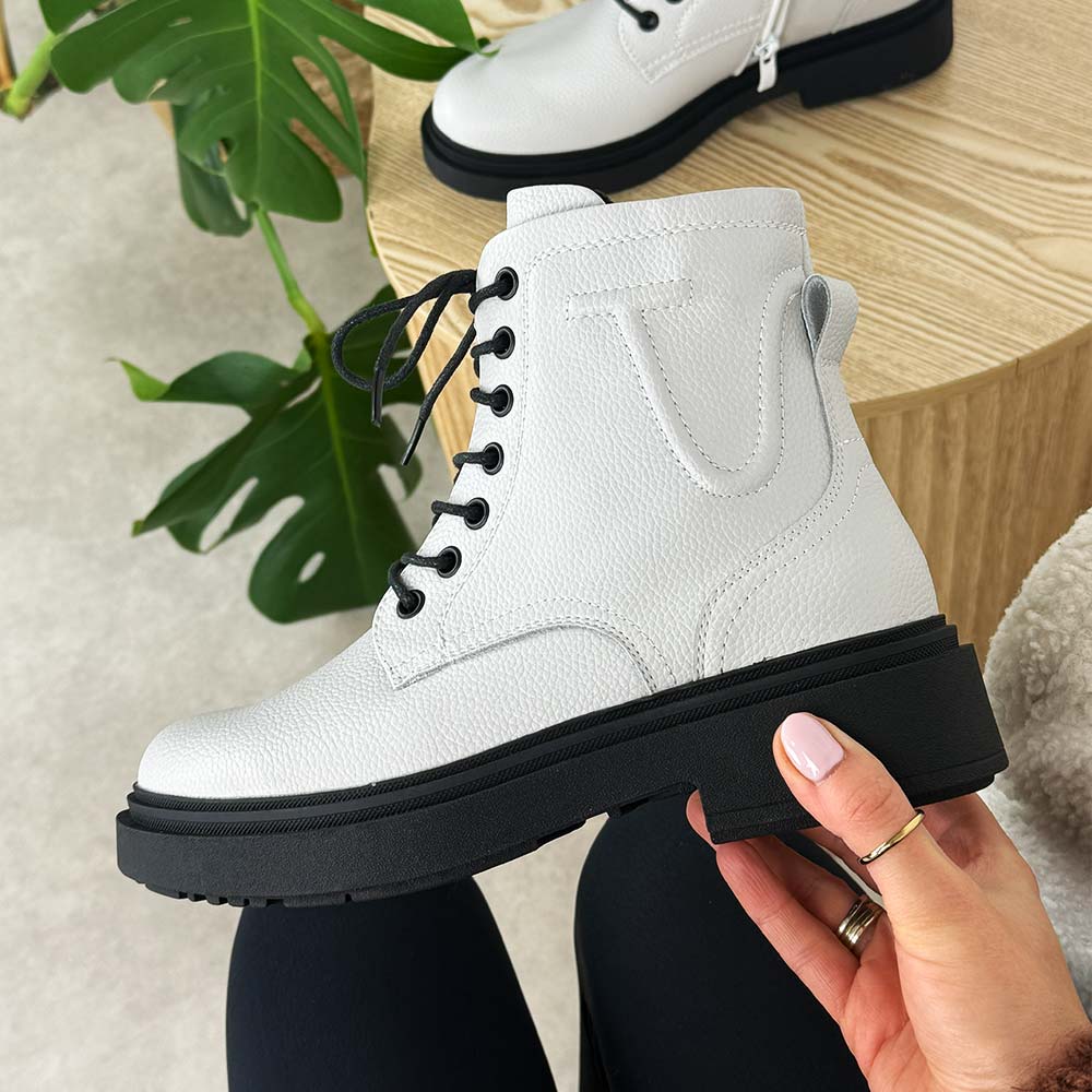 Skórzane wt botki damskie na traperze Sergio Leone Bt25248-S