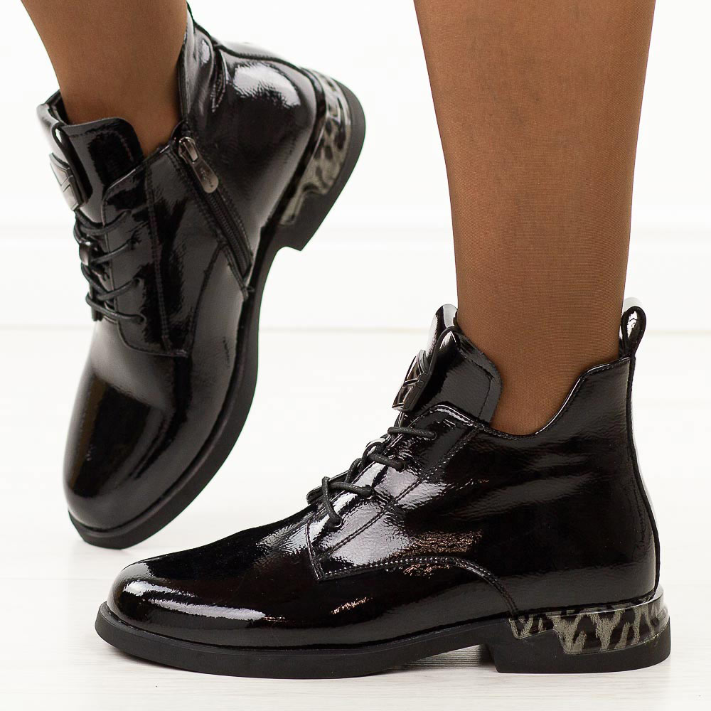 Czarne lakierowane botki damskie Filippo Dbt7229/25