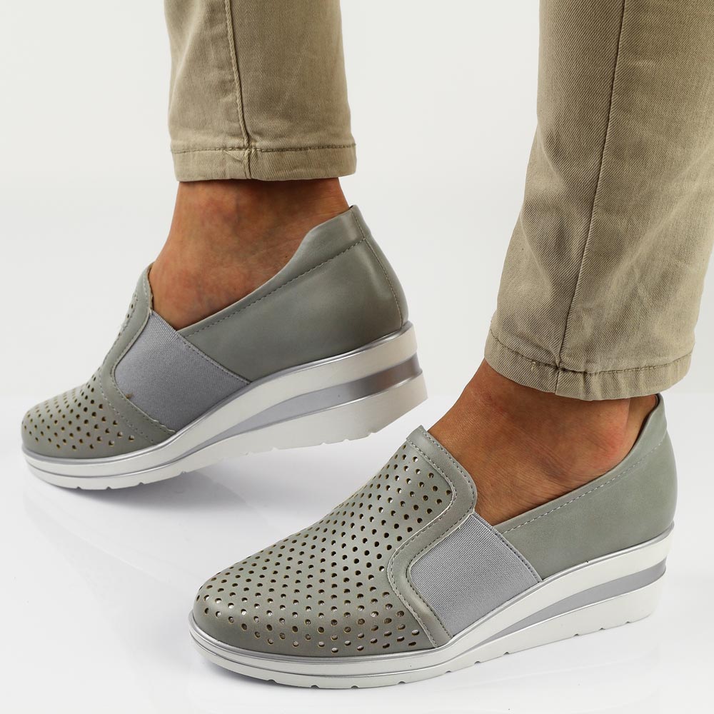 Szare półbuty damskie na koturnie Jezzi 1738-17