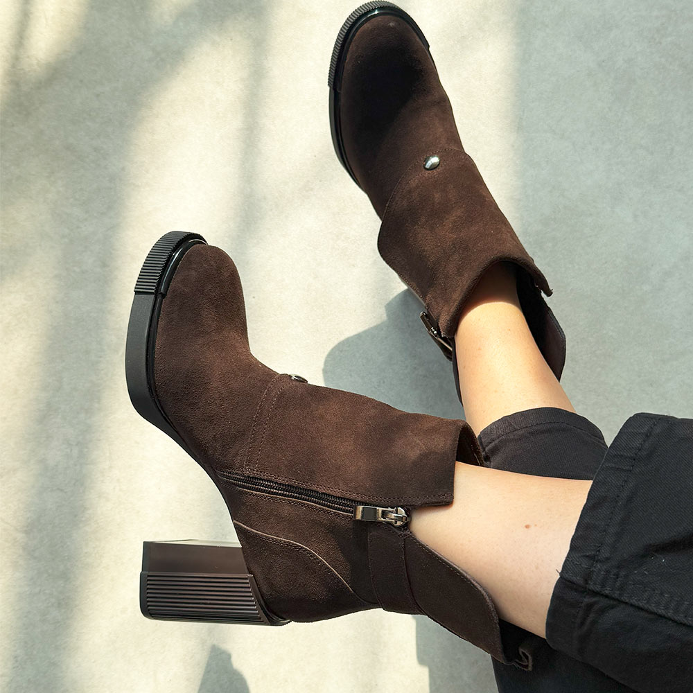 Brązowe skórzane zamszowe botki damskie na słupku Vinceza 91152