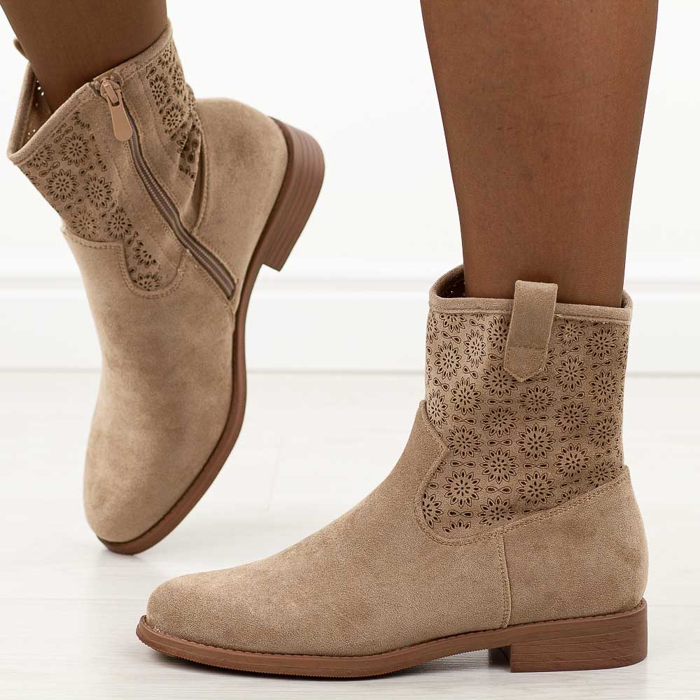 Beżowe jesienne zamszowe ażurowe botki damskie S.Barski 52-530