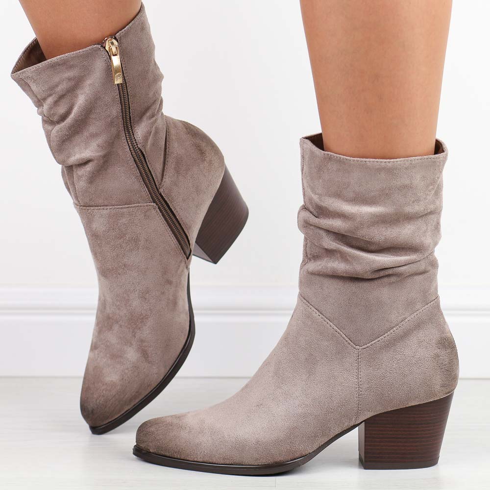 Beżowe zamszowe kowbojki damskie Potocki 12503