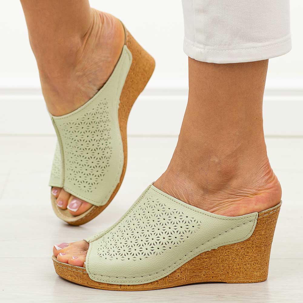 Miętowe skórzane Polskie klapki damskie na koturnie Gregors 1131