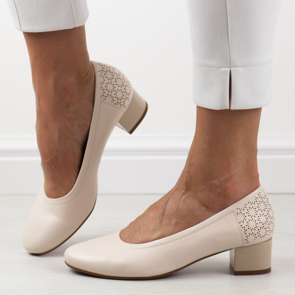 Beżowe czółenka damskie na obcasie Potocki 12029