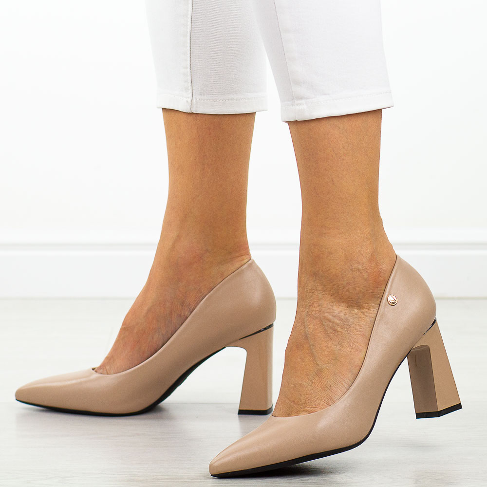 Beżowe czółenka damskie na słupku Vinceza 62221