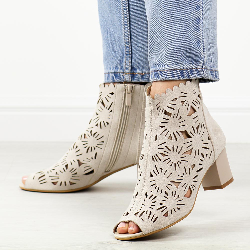 Beżowe sandały damskie na obcasie z zakrytą piętą M.Daszyński 1954-10