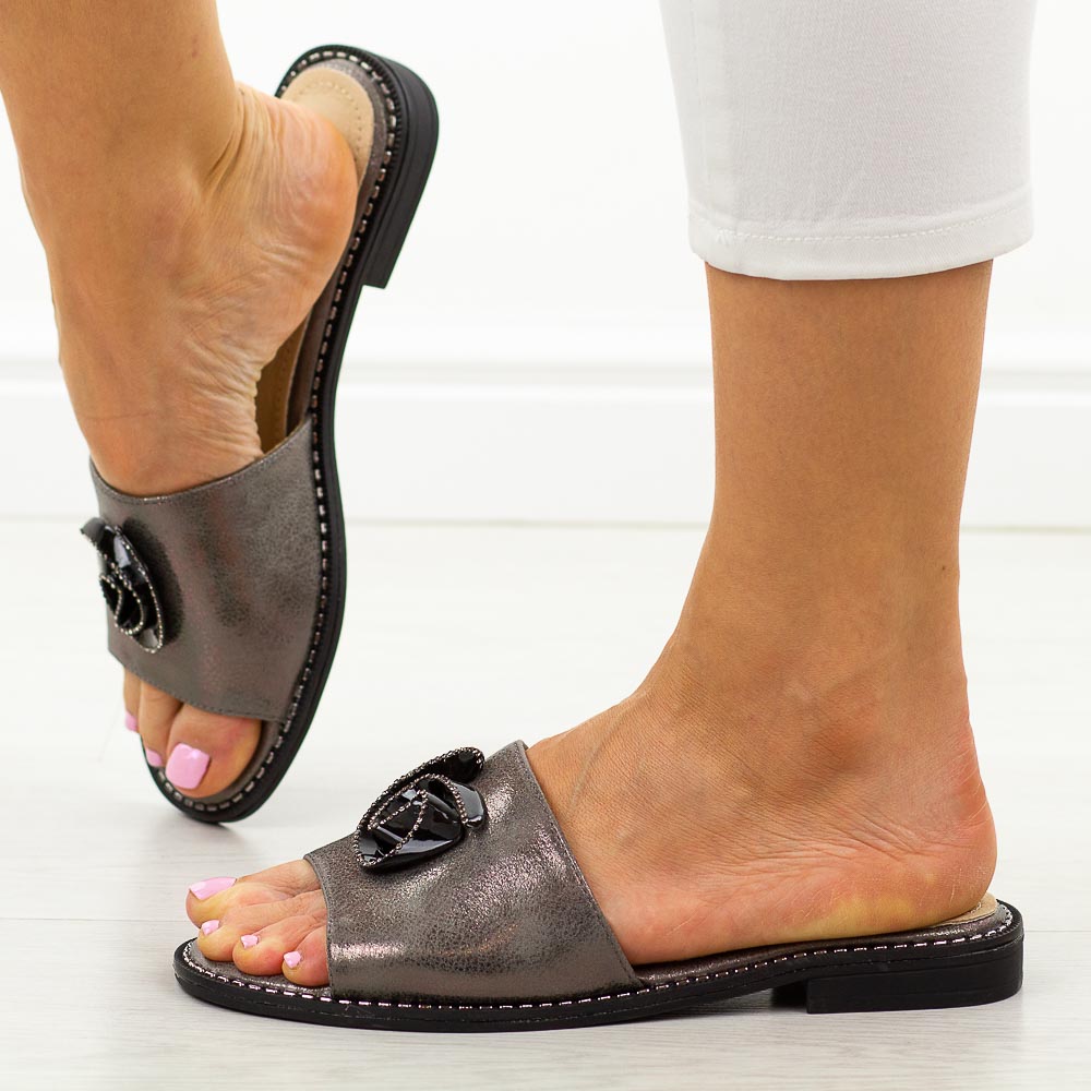 Pewter płaskie klapki damskie S.Barski 51-007