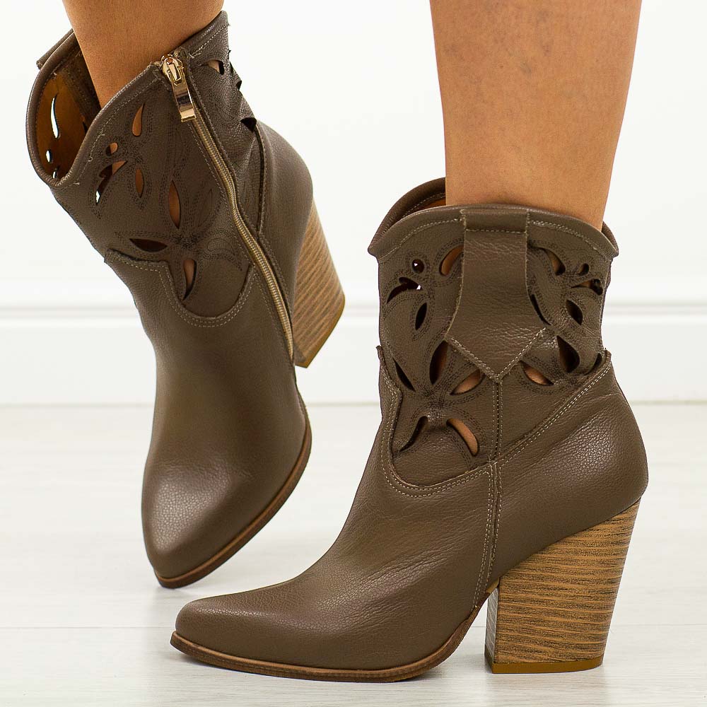 Brązowe grosz. skórzane Polskie botki damskie, jesienne kowbojki ażurowe na obcasie Deoni D401