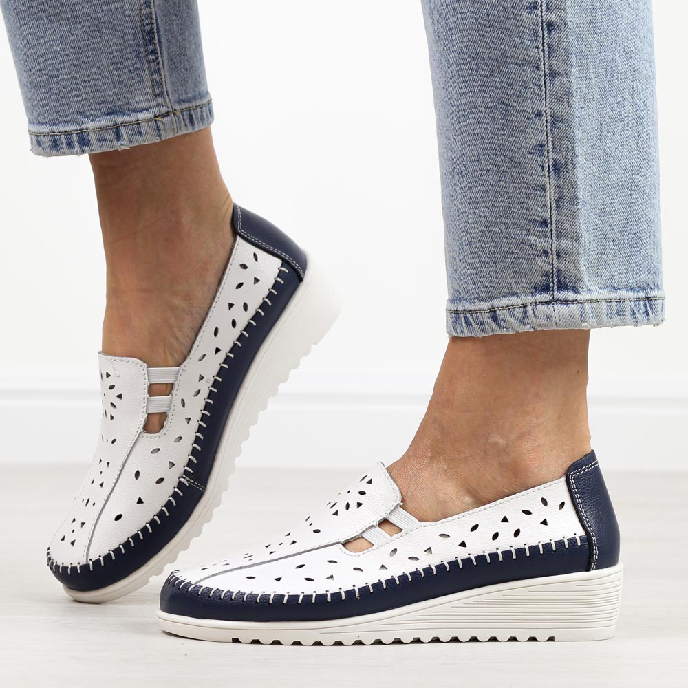 Białe przewiewne skórzane półbuty damskie na koturnie T.Sokolski W24-275