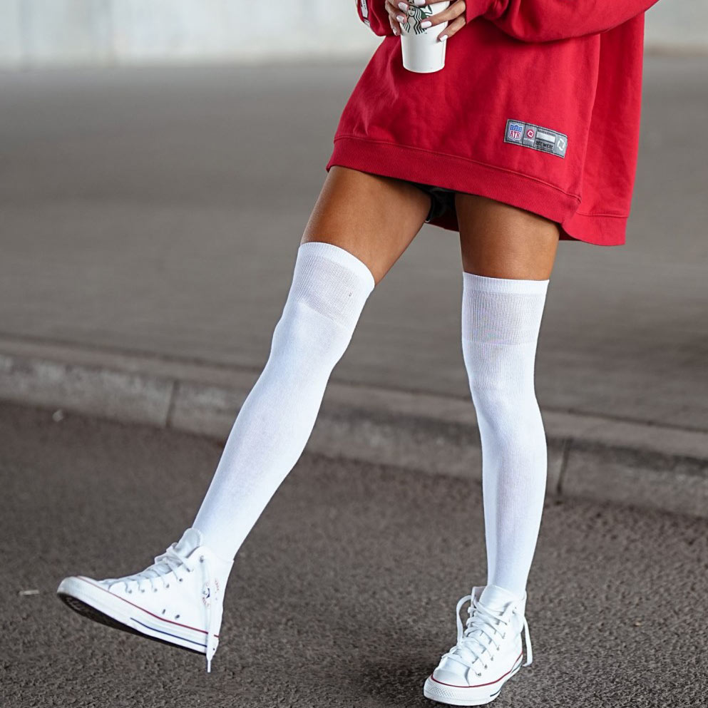 Białe zakolanówki gładkie bawełniane 225