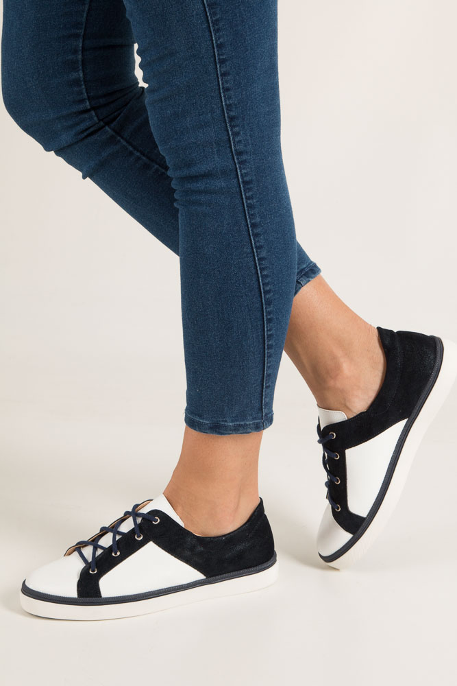 Białe półbuty sznurowane casu 3066