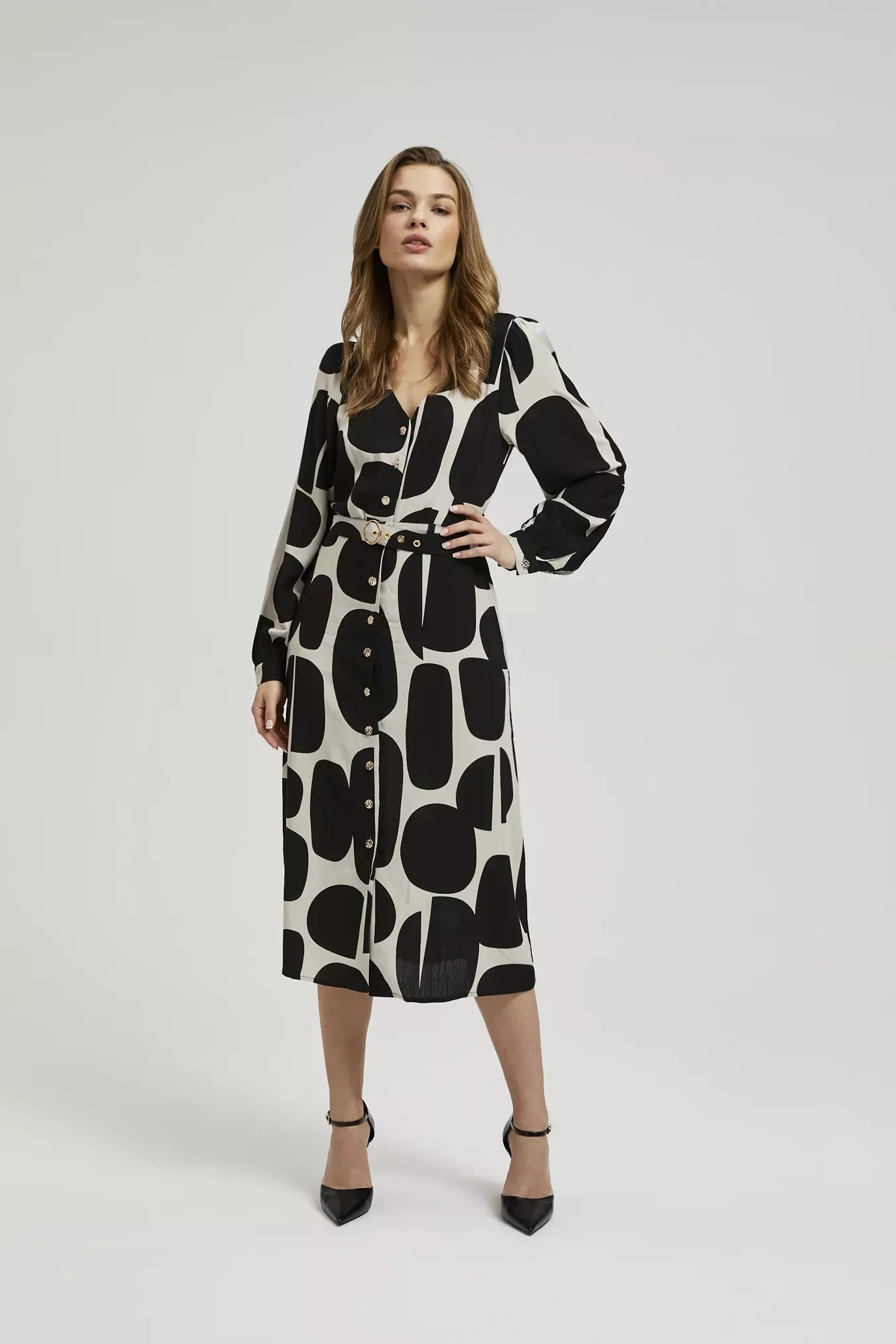 Sukienka z długimi rękawami i paskiem czarna