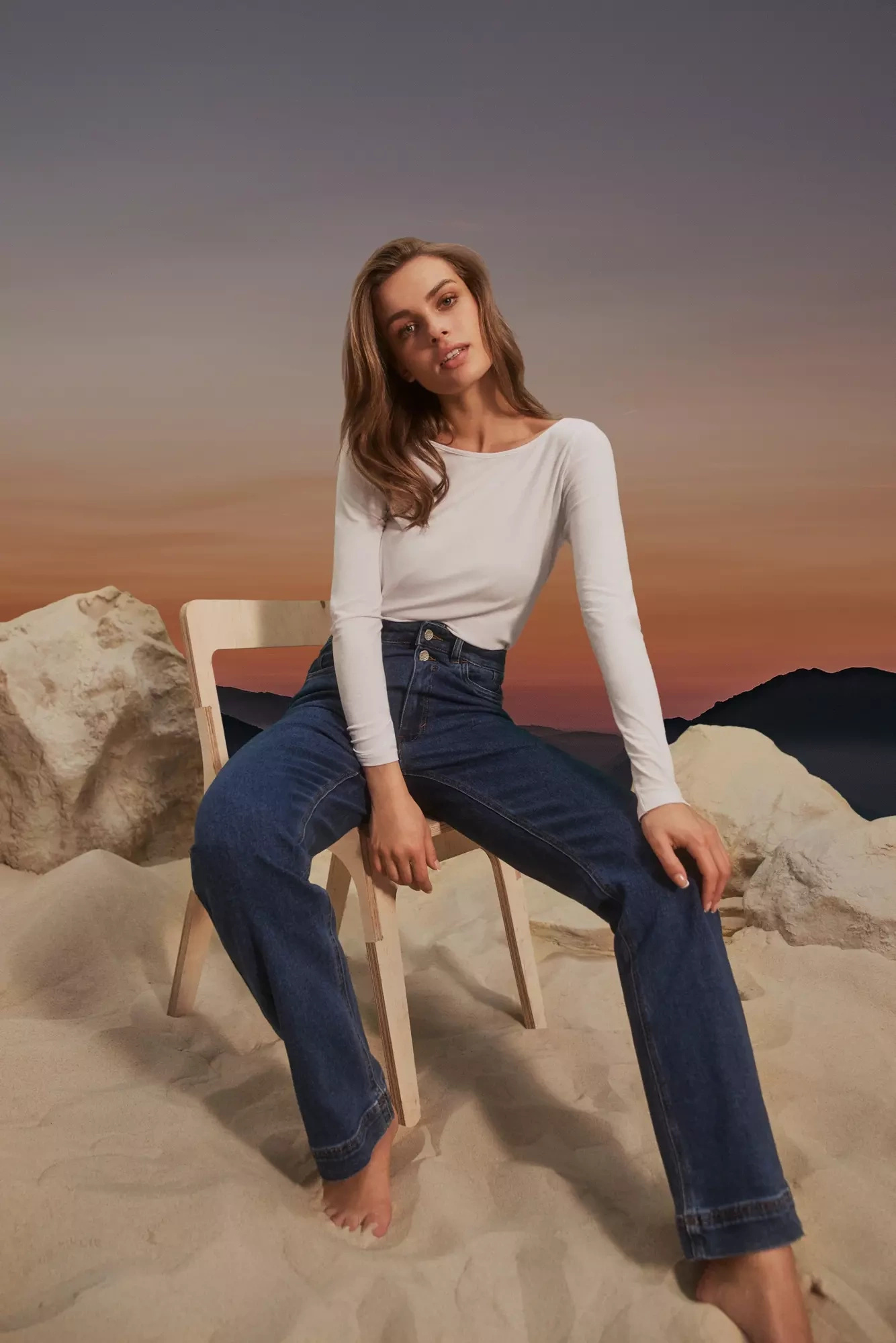 Jeansy wide leg zapinane na podwójne guziki granatowe