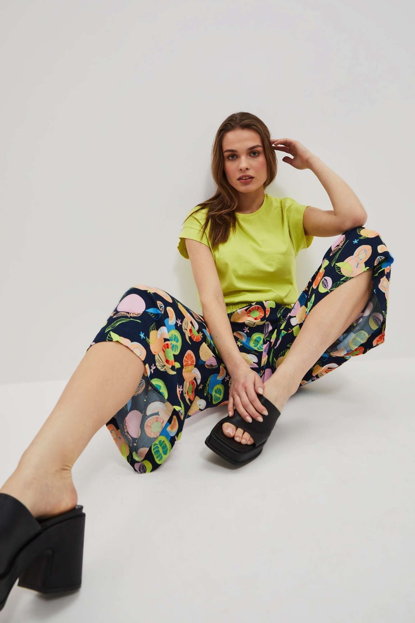 Wzorzyste spodnie kuloty perłowe