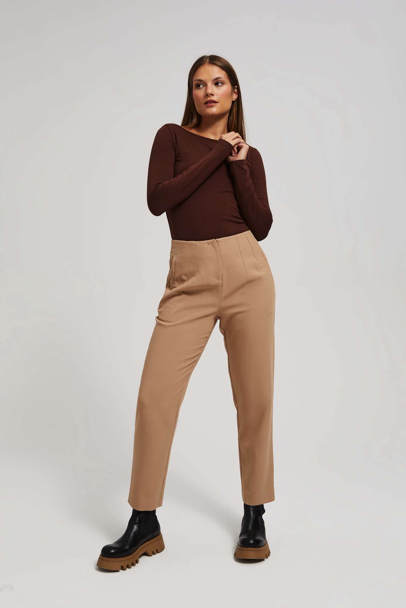 Spodnie z prostą nogawką ciemnobeżowe