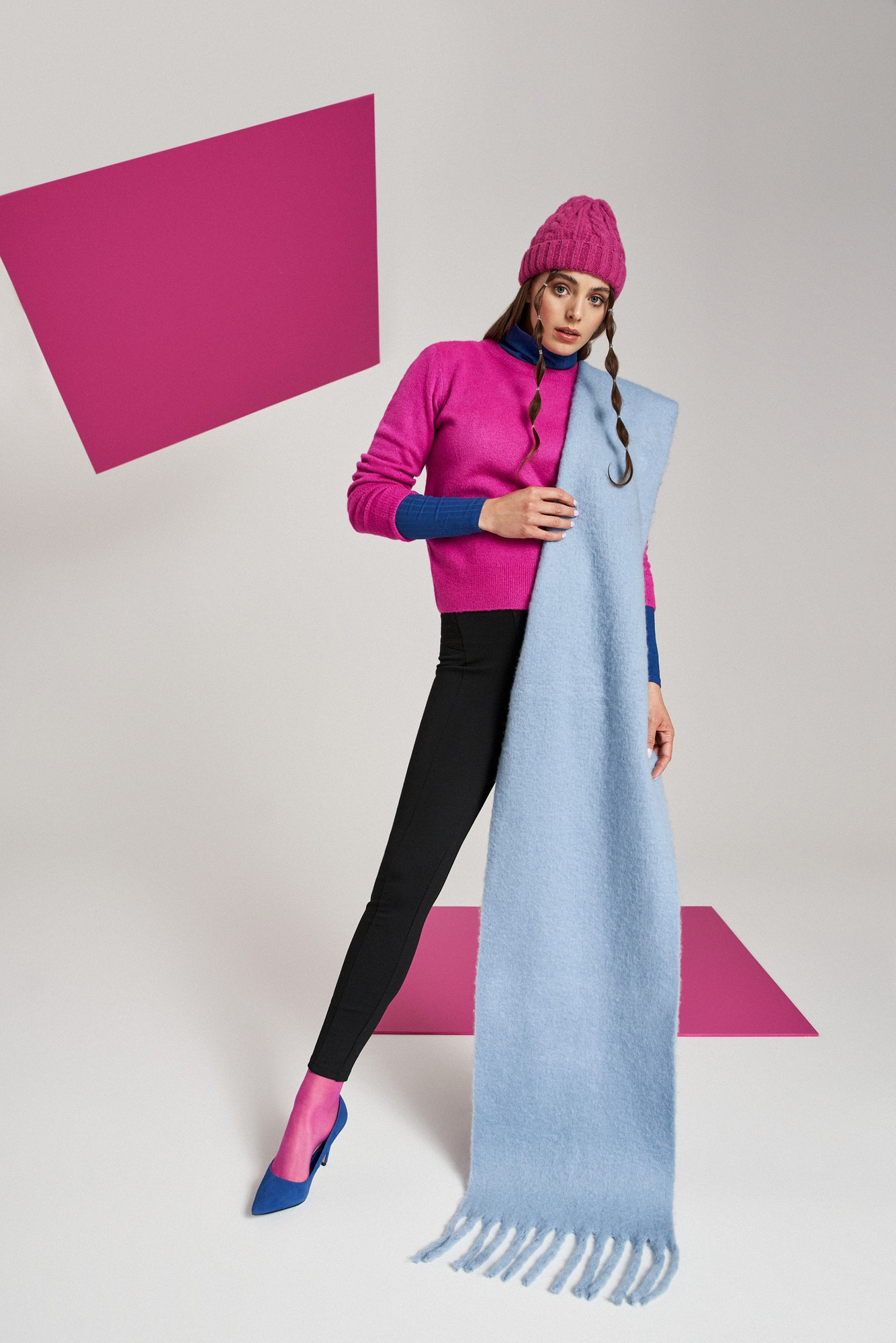 Gładki szal z frędzlami ciemnoniebieski