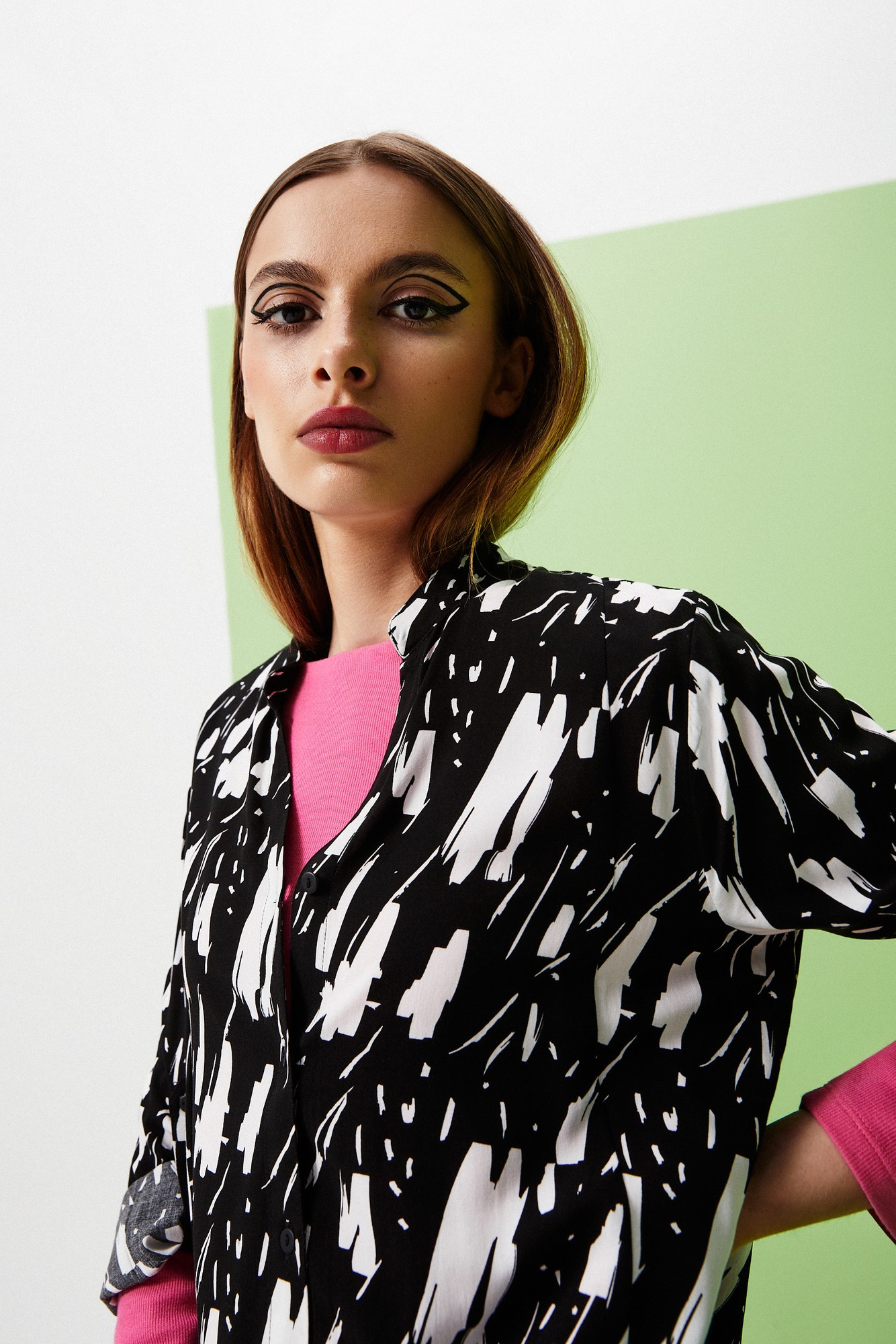 Długa koszula z wiskozy zapinana na guziki czarna