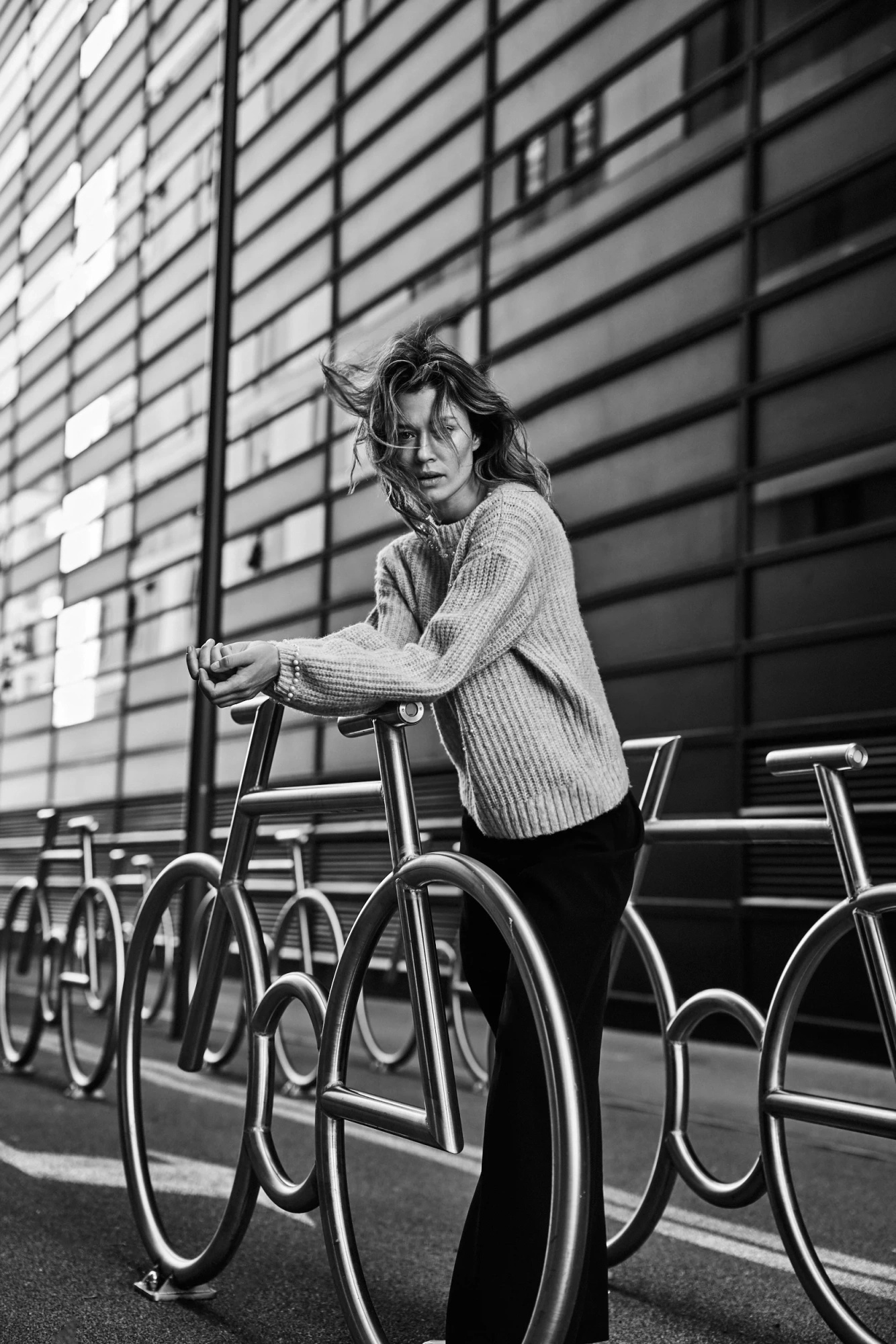 Sweter z perełkami beżowy