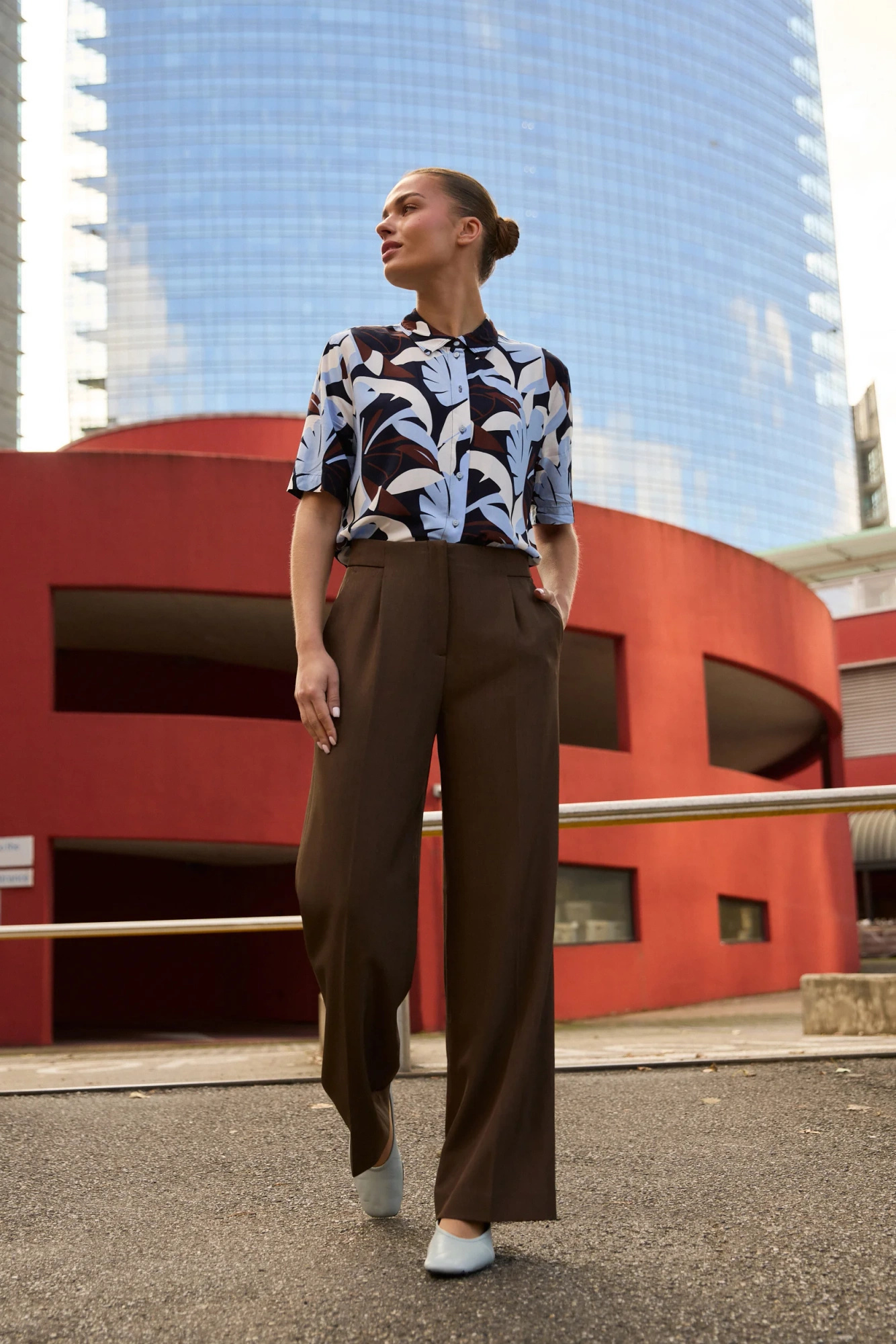 Spodnie z szerokimi nogawkami brązowe