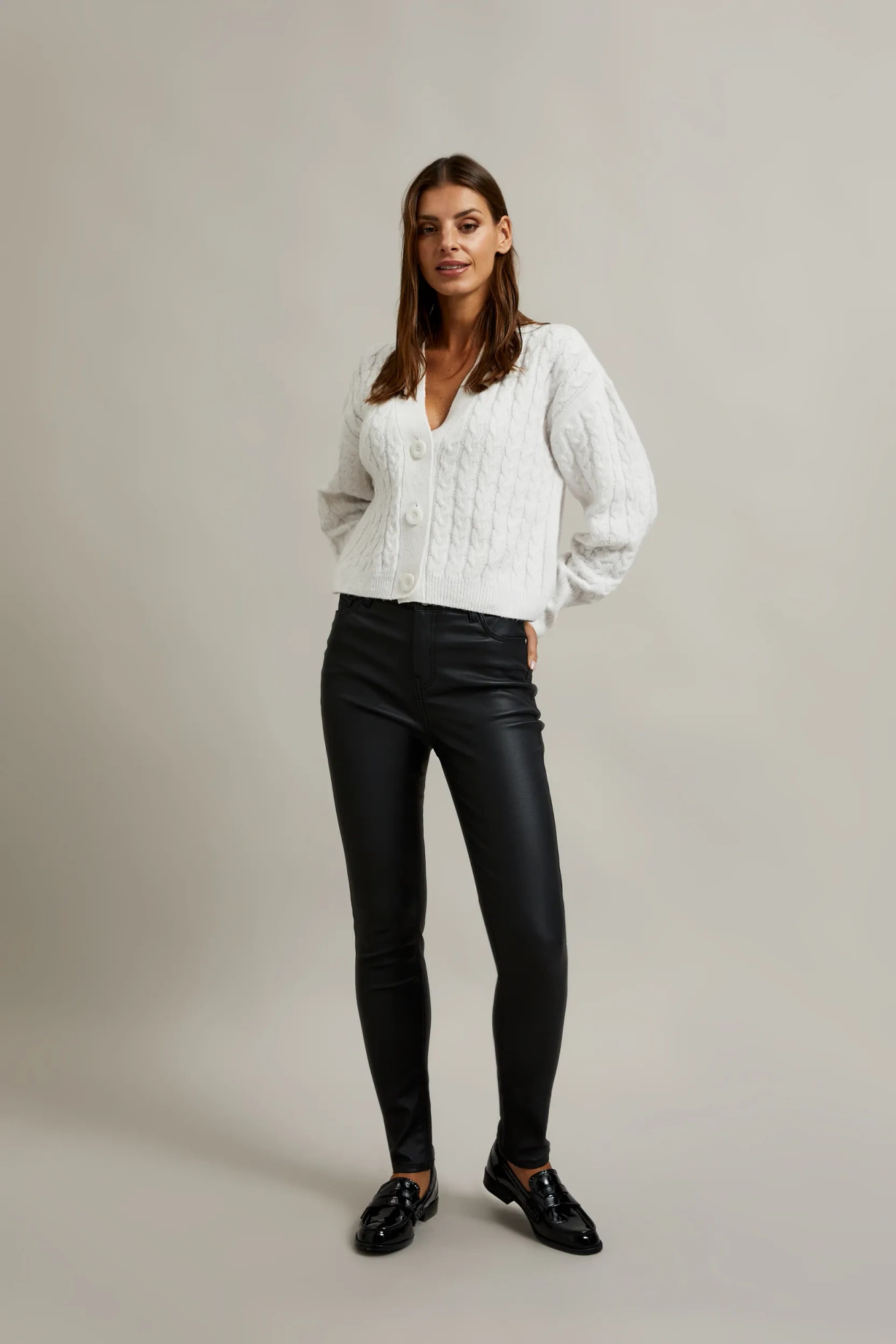 Woskowane spodnie rurki czarne