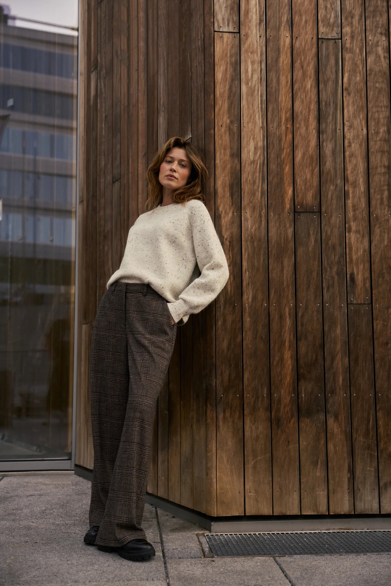 Spodnie w kratę brązowe