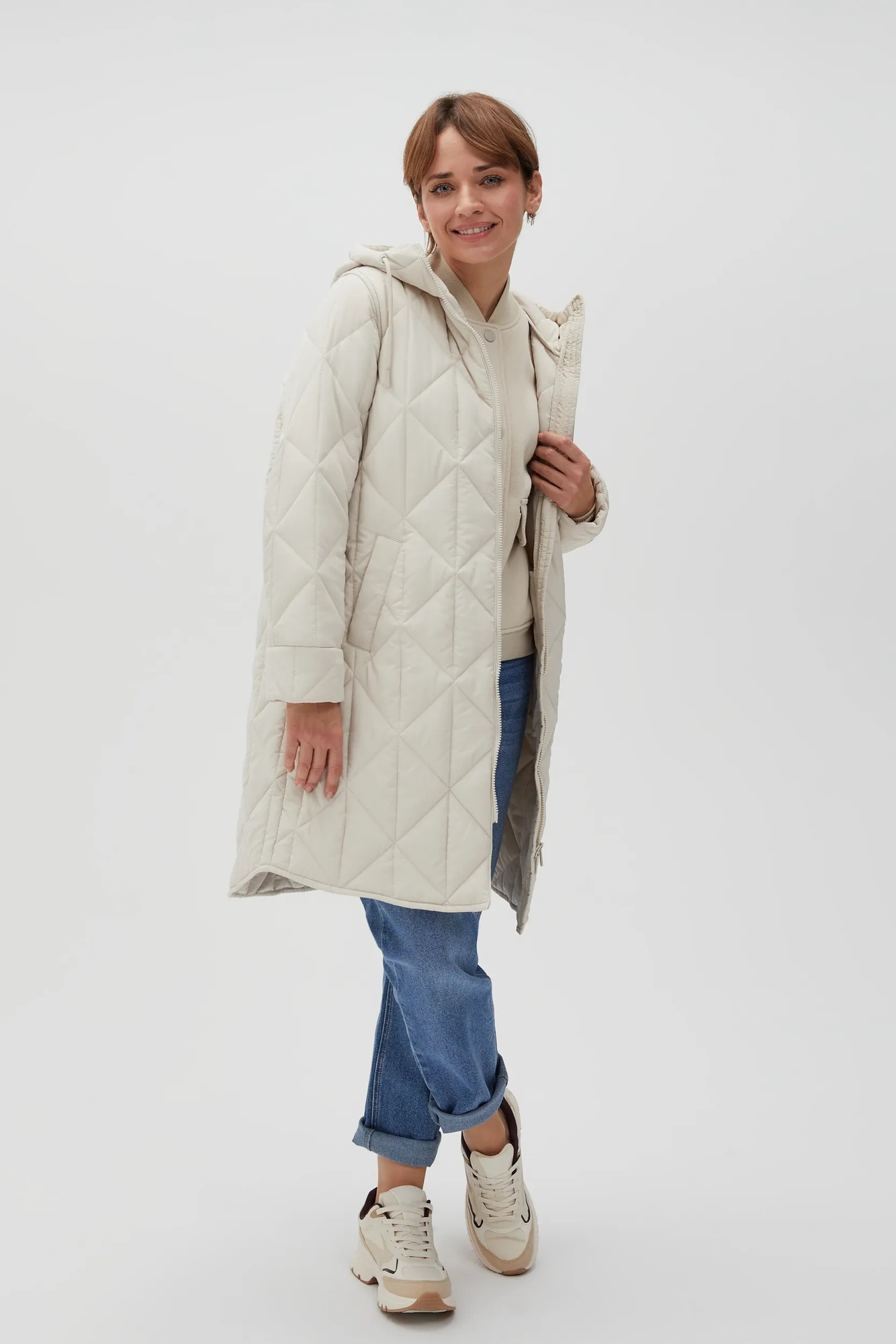 Długa, pikowana kurtka z kapturem beżowa
