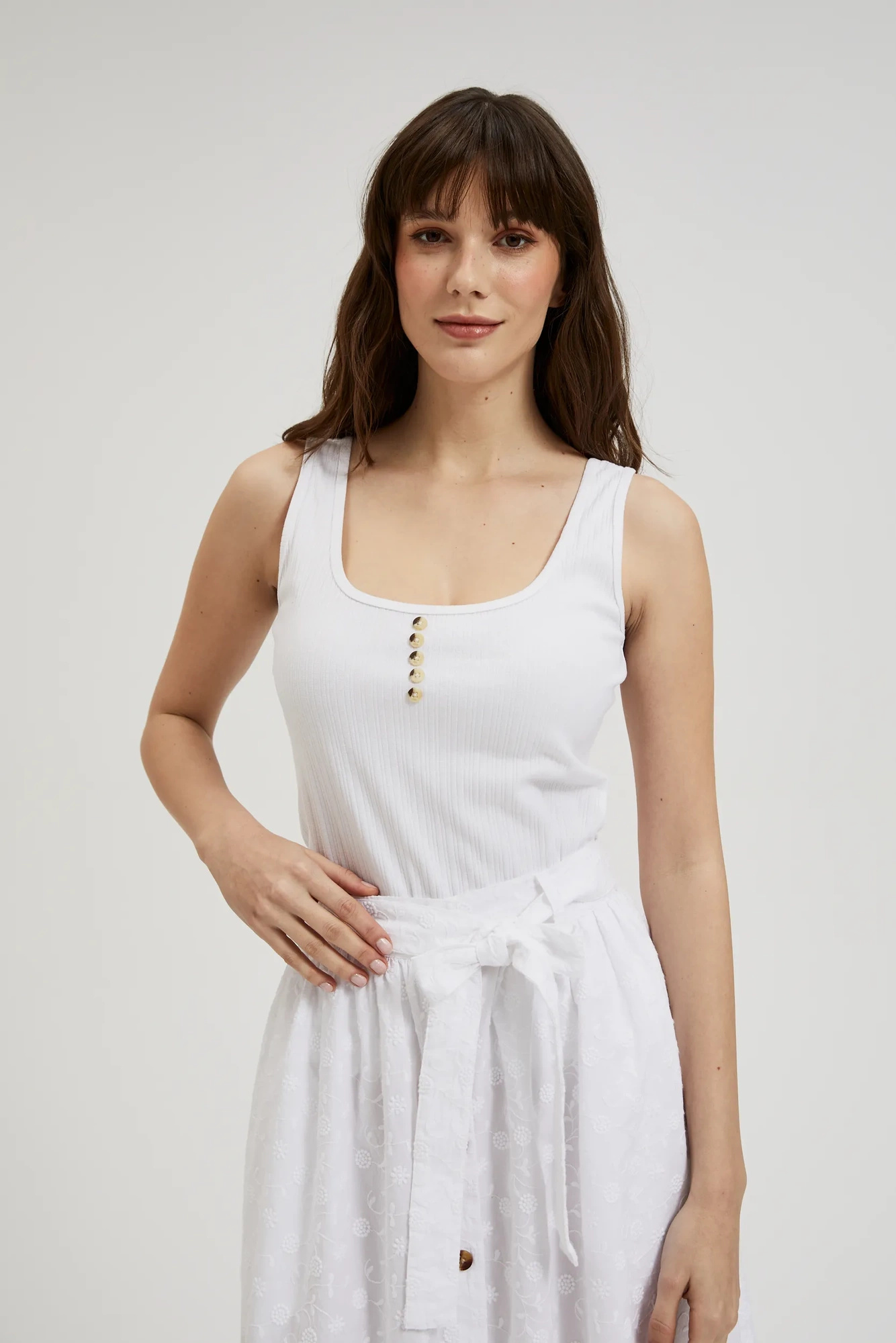 Top z guzikami biały